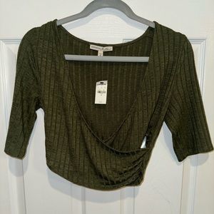Never worn Express crop top shirt in green size medium